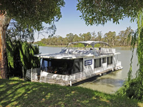 Moving Waters Self Contained Moored Houseboat - Kempsey Accommodation